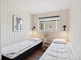 5 Star Holiday Home in Dronningmolle
