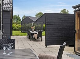 5 Star Holiday Home in Dronningmolle
