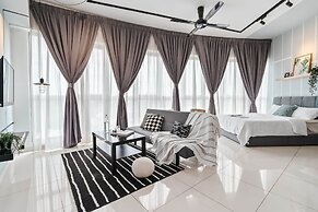 NaiBnB @ Regalia Residence