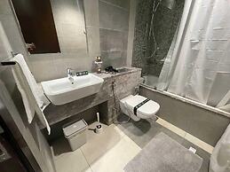 OYO HOME 1384 Luxrious 1 BHK With Balcon