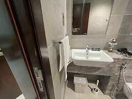 OYO HOME 1384 Luxrious 1 BHK With Balcon