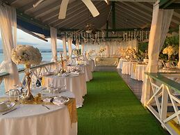 Indigo Beach Resort