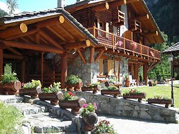 Chalet-village Situated in a Quiet Area