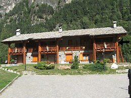 Chalet-village Situated in a Quiet Area