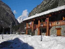 Chalet-village Situated in a Quiet Area