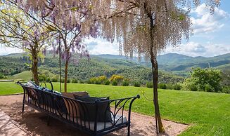 Beautiful Villa in San Giovanni del Pantano With Pool