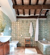 Beautiful Villa in San Giovanni del Pantano With Pool