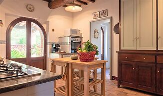 Beautiful Villa in San Giovanni del Pantano With Pool