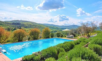 Beautiful Villa in San Giovanni del Pantano With Pool