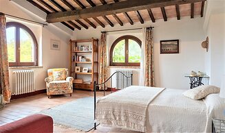 Beautiful Villa in San Giovanni del Pantano With Pool