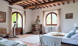 Beautiful Villa in San Giovanni del Pantano With Pool