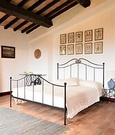 Beautiful Villa in San Giovanni del Pantano With Pool