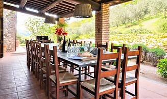 Beautiful Villa in San Giovanni del Pantano With Pool