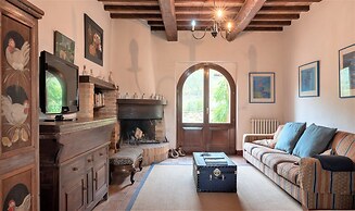 Beautiful Villa in San Giovanni del Pantano With Pool