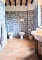 Beautiful Villa in San Giovanni del Pantano With Pool