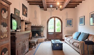 Beautiful Villa in San Giovanni del Pantano With Pool