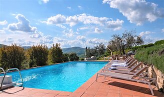 Beautiful Villa in San Giovanni del Pantano With Pool