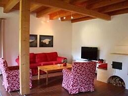 Quaint Mansion Near ski bus in Goldegg