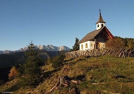 Quaint Mansion Near ski bus in Goldegg