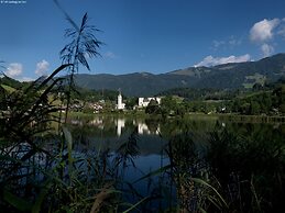 Quaint Mansion Near ski bus in Goldegg