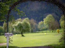 Quaint Mansion Near ski bus in Goldegg