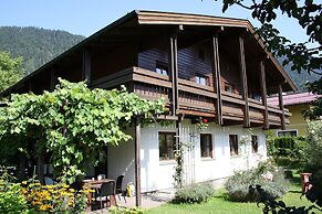 Quaint Mansion Near ski bus in Goldegg
