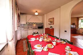 Cozy Holiday Home With Pool in Sienna Italy