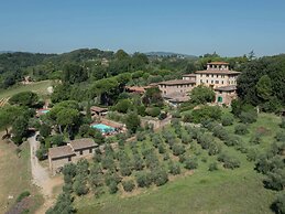 Cozy Holiday Home With Pool in Sienna Italy