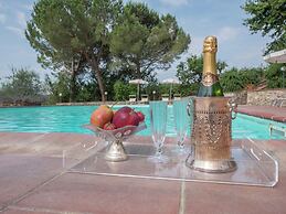 Cozy Holiday Home With Pool in Sienna Italy