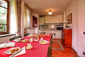 Cozy Holiday Home With Pool in Sienna Italy