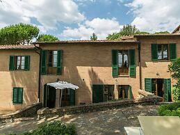 Cozy Holiday Home With Pool in Sienna Italy