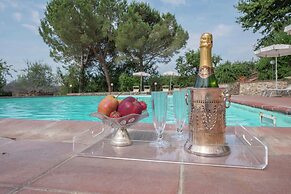 Cozy Holiday Home With Pool in Sienna Italy