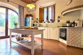 Beautiful Villa in Peccioli With Private Swimming Pool