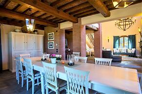 Pleasant Villa in Peccioli With Private Swimming Pool