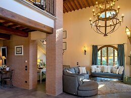 Pleasant Villa in Peccioli With Private Swimming Pool