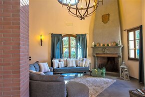 Pleasant Villa in Peccioli With Private Swimming Pool