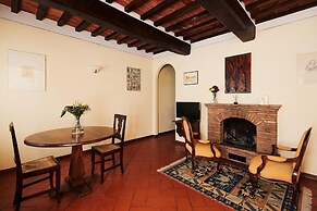 Rustic Farmhouse in Cortona With Swimming Pool