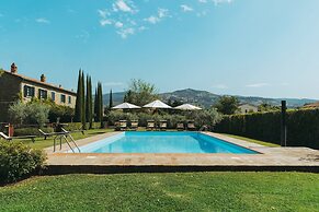Rustic Farmhouse in Cortona With Swimming Pool
