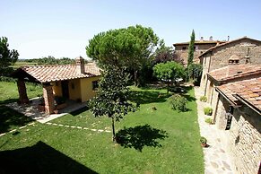 Rustic Farmhouse in Cortona With Swimming Pool