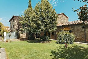 Rustic Farmhouse in Cortona With Swimming Pool