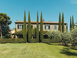 Rustic Farmhouse in Cortona With Swimming Pool
