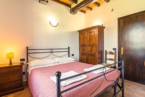Farmhouse in Perugia With Swimming Pool