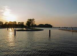 Apartment Located Directly on the Sneekermeer