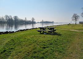 Apartment Located Directly on the Sneekermeer
