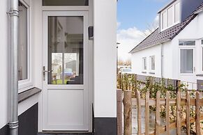 Apartment Located Directly on the Sneekermeer