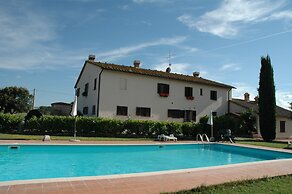 Modern Farmhouse in Pienza With Pool
