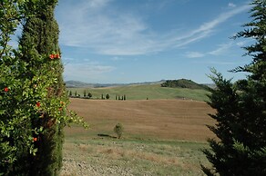 Modern Farmhouse in Pienza With Pool