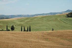 Modern Farmhouse in Pienza With Pool
