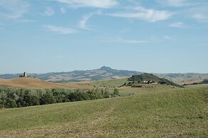 Modern Farmhouse in Pienza With Pool