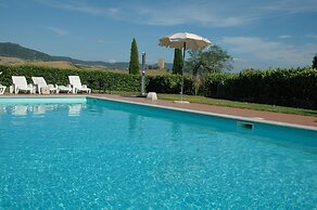 Modern Farmhouse in Pienza With Pool